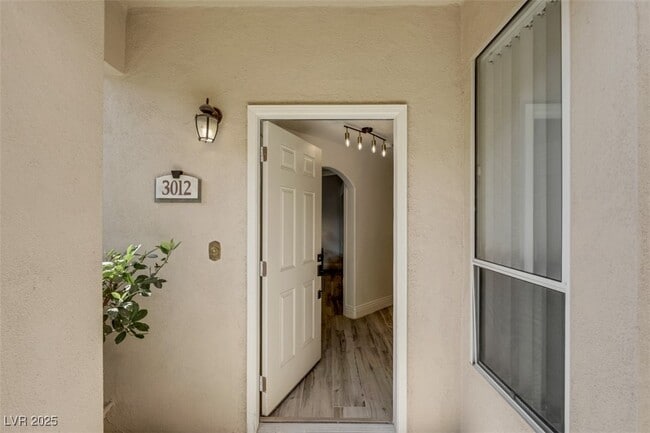 2050 W Warm Springs Rd in Henderson, NV - Foto de edificio - Building Photo