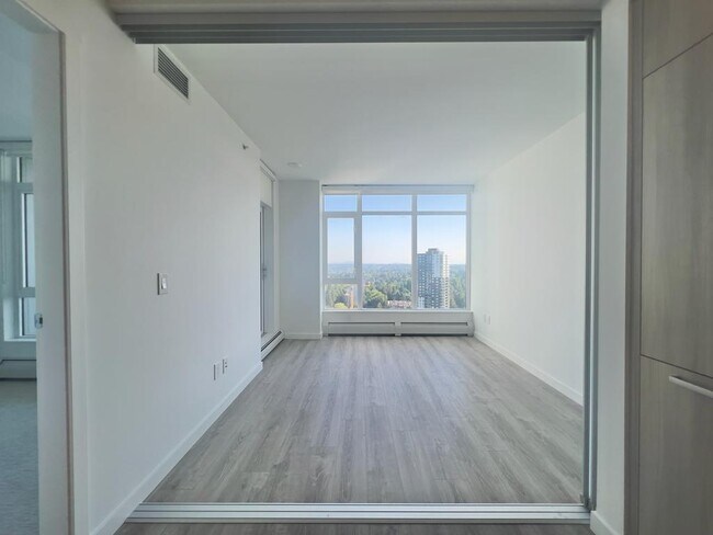 13350 Central Ave in Surrey, BC - Building Photo - Building Photo