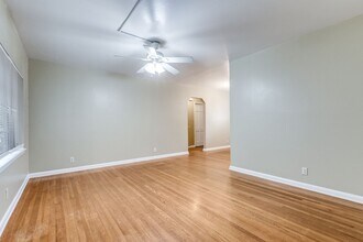 229 Natalen Ave in San Antonio, TX - Building Photo - Building Photo