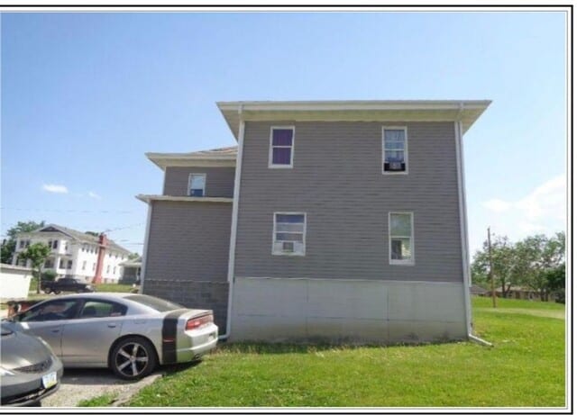427 E State St in Centerville, IA - Building Photo - Building Photo