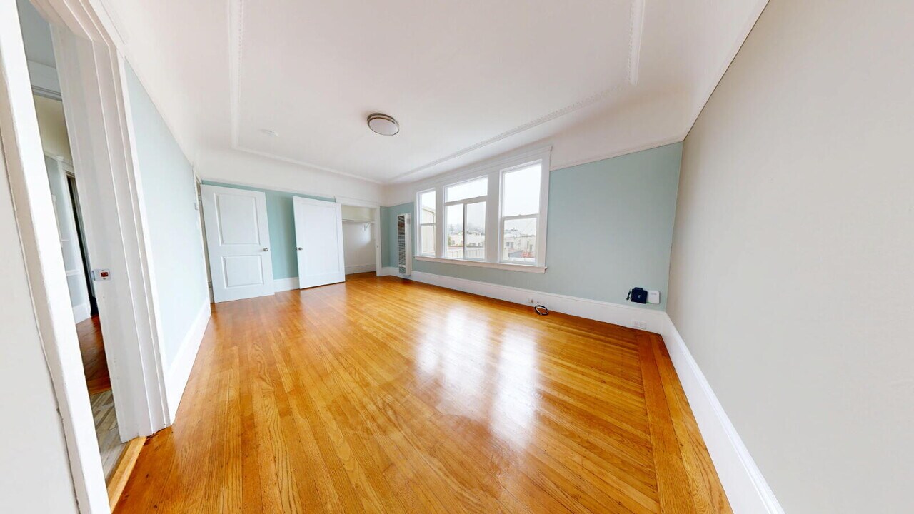 241 Brighton Ave in San Francisco, CA - Building Photo