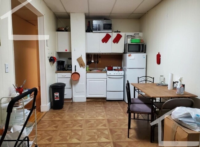 property at 10 Aberdeen St