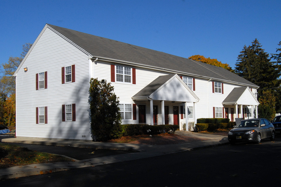 16 Lake St in Jamesburg, NJ - Building Photo