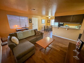 5324 Mancos Ct, Unit 2 in Las Vegas, NV - Building Photo