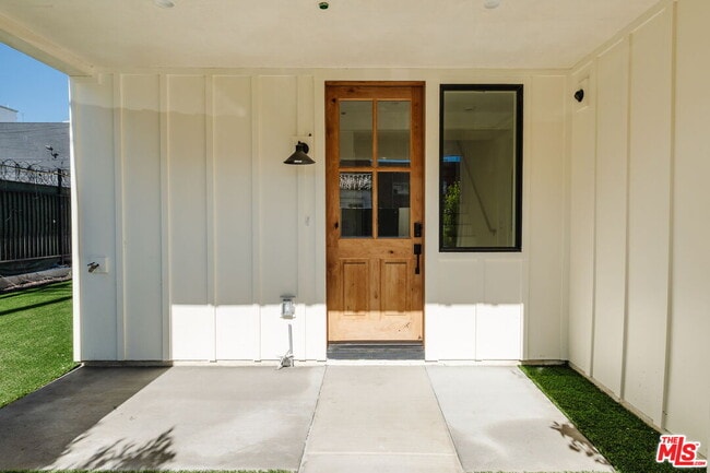 6763 Lexington Ave in Los Angeles, CA - Building Photo - Building Photo