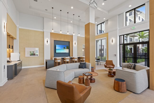 Shalimar at Plantation in Plantation, FL - Foto de edificio - Building Photo