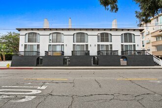 33 Eastwind in Marina Del Rey, CA - Building Photo - Building Photo