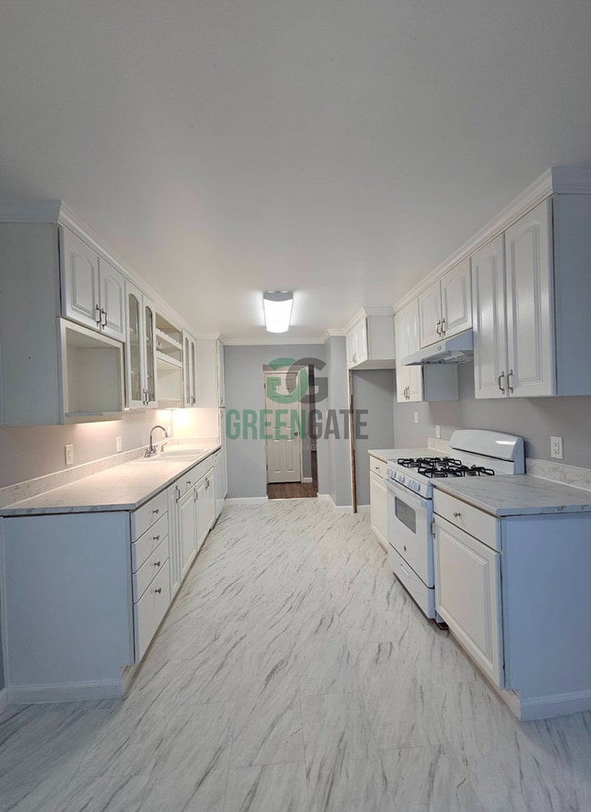 2205 Geneva Dr