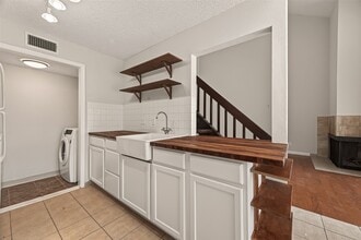 8483 Sands Point Dr in Houston, TX - Building Photo - Building Photo