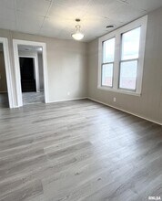 328 1/2 E State St in Jacksonville, IL - Building Photo - Building Photo