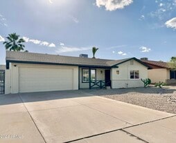 10628 S 44th Pl in Phoenix, AZ - Building Photo