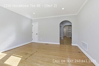 1250 Holbrook Terrace NE in Washington, DC - Foto de edificio - Building Photo
