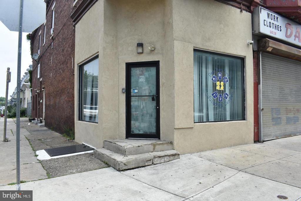 6031 Market St in Philadelphia, PA - Building Photo