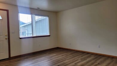 499 Maylea Pl in Canyonville, OR - Building Photo - Building Photo