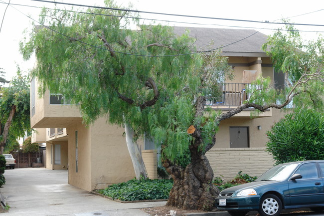 1217 Floribunda Ave in Burlingame, CA - Building Photo - Building Photo