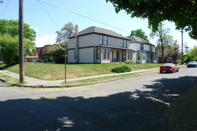 1230-1232 N Madison St in Spokane, WA - Building Photo - Building Photo