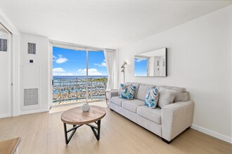 1765 Ala Moana Blvd in Honolulu, HI - Building Photo - Building Photo