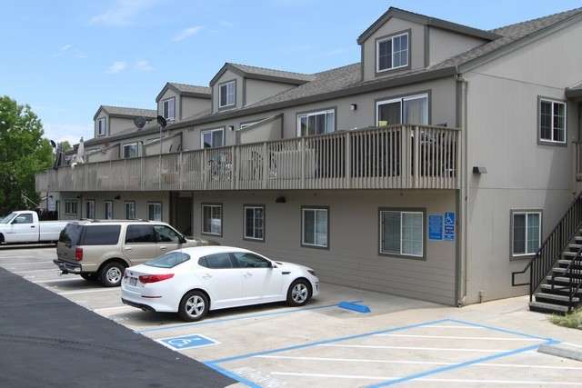 Gold Oaks Apartments in Cameron Park, CA - Building Photo - Building Photo