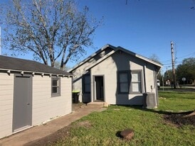 3022 School St in Needville, TX - Building Photo