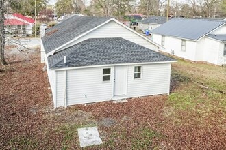 215 W Boney St in Clinton, NC - Building Photo - Building Photo
