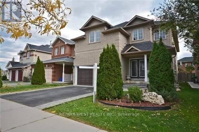 7225 Dime Crescent in Mississauga, ON - Building Photo