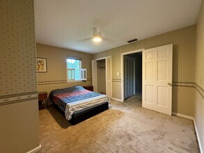 2402 Delgado Dr in Tallahassee, FL - Foto de edificio - Building Photo