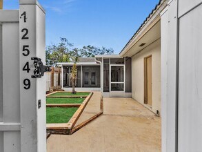 12549 Woodmill Dr in Palm Beach Gardens, FL - Building Photo - Building Photo