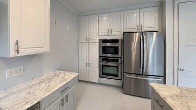 386 Entrada Dr in Santa Monica, CA - Building Photo - Building Photo