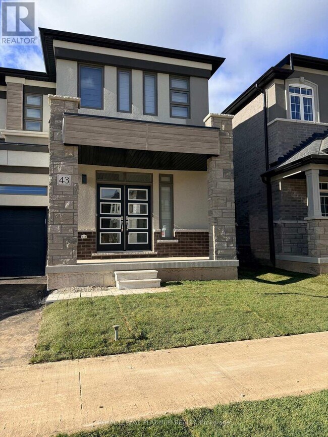 43 Mckernan Ave. in Brantford, ON - Building Photo - Building Photo