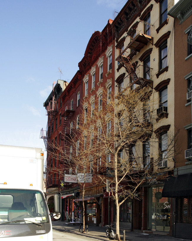 285 Bleecker St in New York, NY - Building Photo - Building Photo