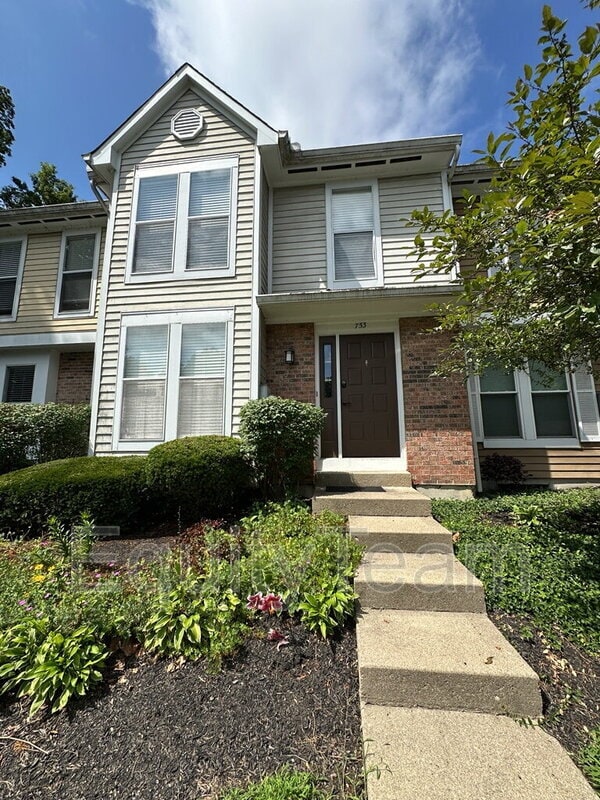 property at 753 Woodlyn Dr S