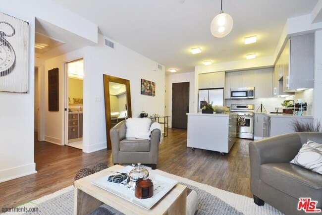 property at 1168 S Barrington Ave