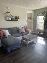 105 Common St, Unit 2 in Saco, ME - Foto de edificio - Building Photo