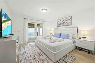 3427 Frow Ave in Miami, FL - Foto de edificio - Building Photo