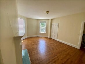 96 Rhode Island Ave in Newport, RI - Building Photo - Building Photo
