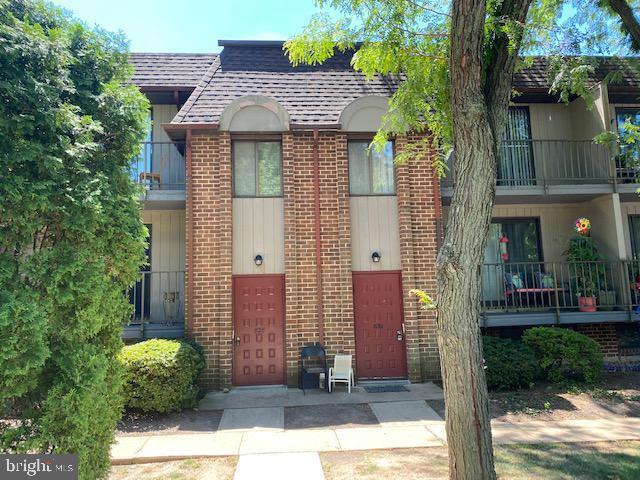 property at 830 Putnam Blvd