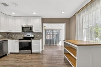 815 W Lowry Ln in Tampa, FL - Building Photo - Building Photo