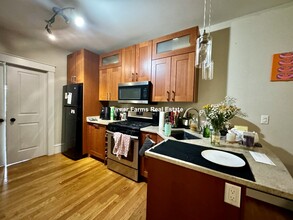 175 Princeton St, Unit 2 in Boston, MA - Foto de edificio - Building Photo