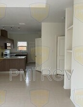 818 S Michigan St in Alton, TX - Building Photo - Building Photo