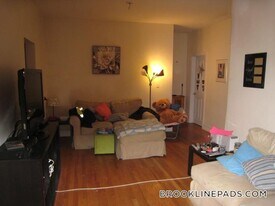 316 St Paul St in Brookline, MA - Building Photo