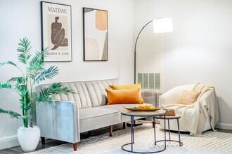 1505 Commonwealth Ave in Boston, MA - Building Photo - Building Photo