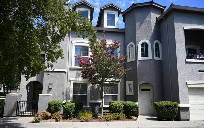 property at 5542 Tares Cir