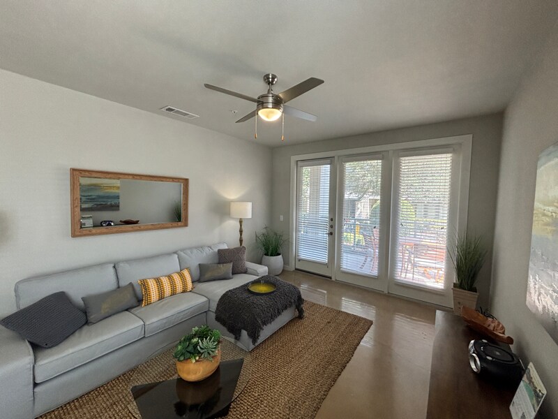 4300 Cromwell Dr in Kyle, TX - Building Photo