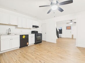 2427 Penn St in Harrisburg, PA - Building Photo - Building Photo