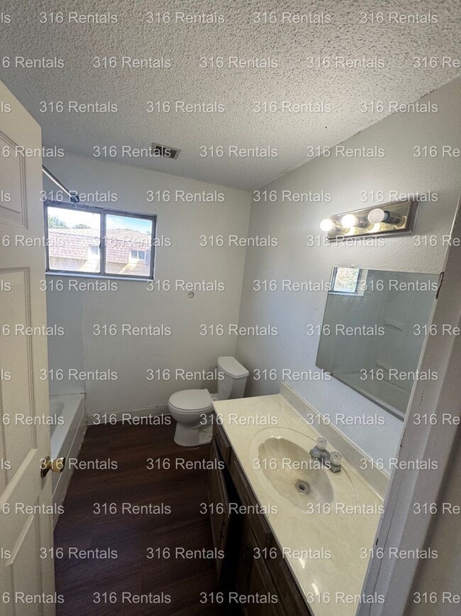 property at 728 W 15th St