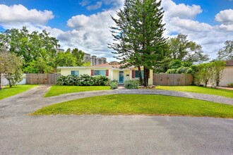 6730 SW 19th Terrace in Miami, FL - Building Photo - Building Photo