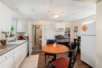 15 Thompson St in Warren, RI - Foto de edificio - Building Photo