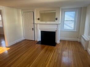 5 Curve St in Lexington, MA - Foto de edificio - Building Photo