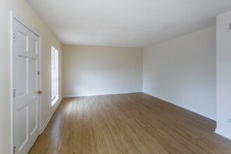 Oakwood Meadows Estates in Memphis, TN - Foto de edificio - Interior Photo