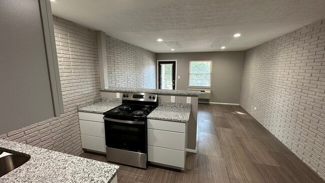 4012 DuPont Cir, Unit 307